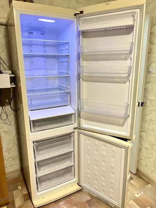 Продам Холодильник Samsung