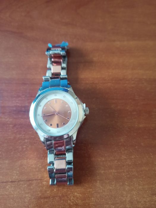 Часы новые женские