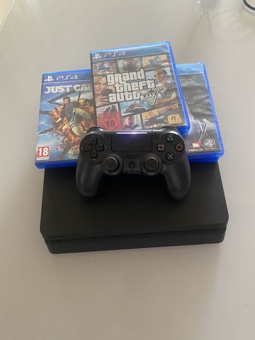 Vand ps 4   1 TB cu controler ,4 jocuri pret negociabil