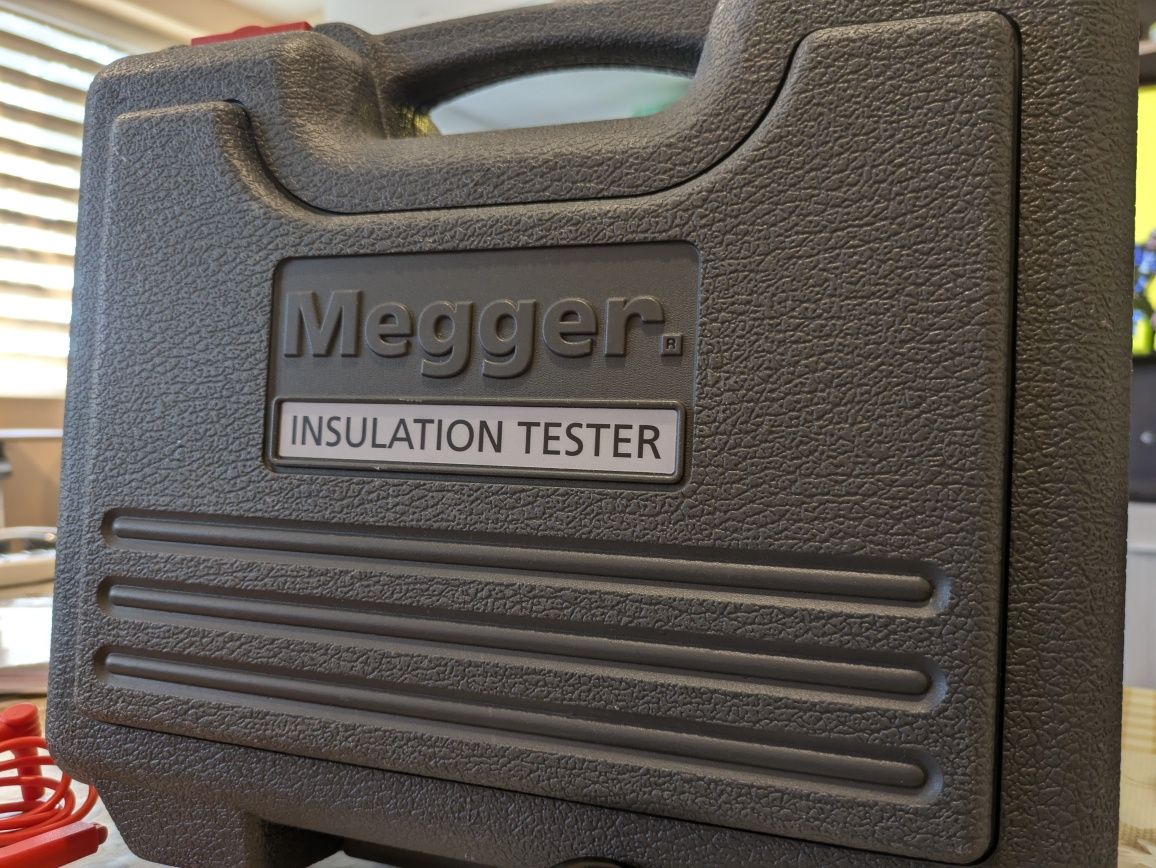 Чисто нов мегер Megger mit400/2