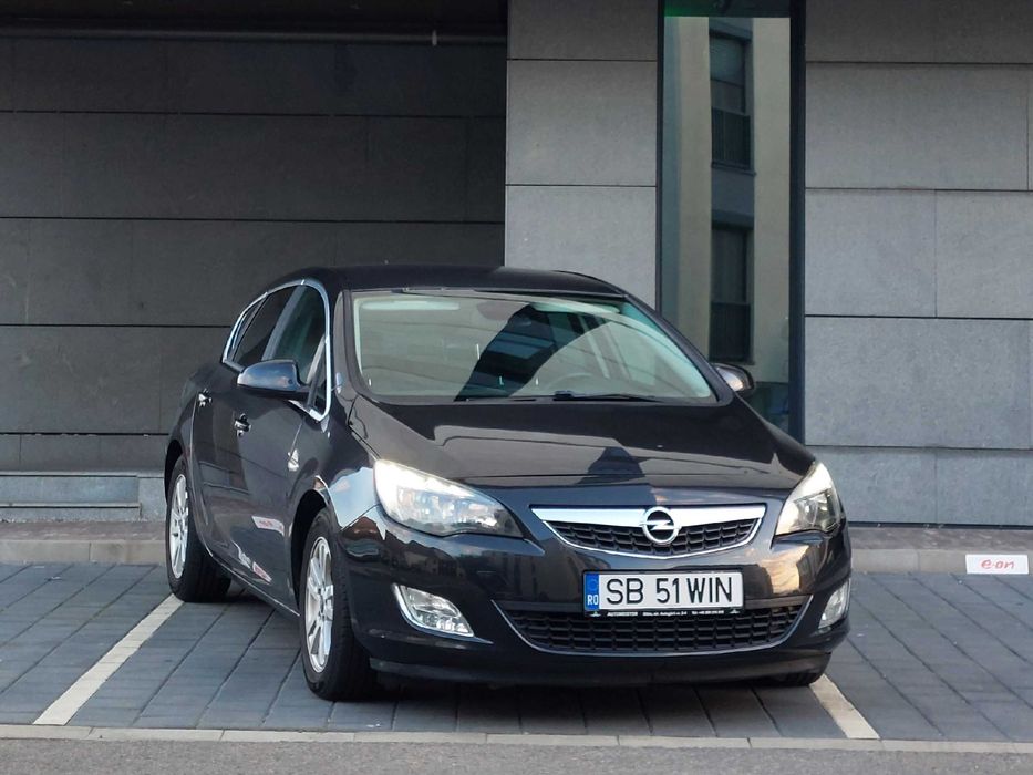 Opel Astra J 1.7 CDTI ecoFLEX 130 CP  – SRi 5 uși, 2012
