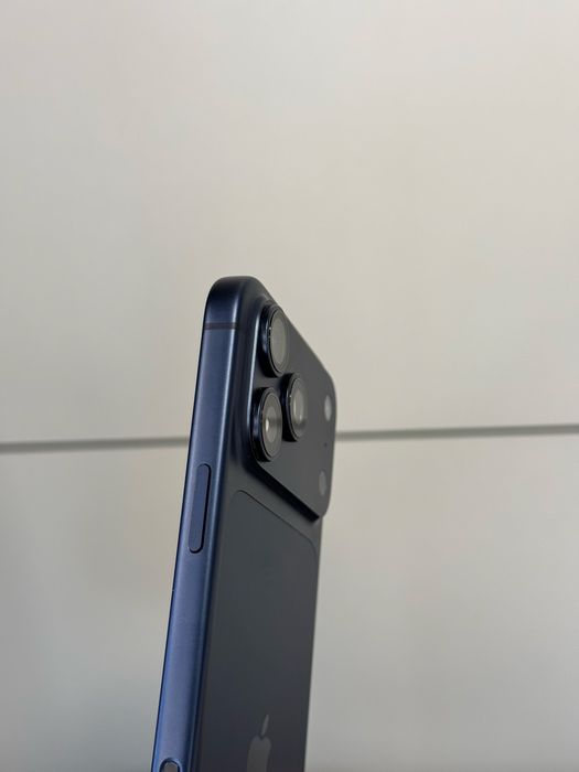 Продавам перфектен iPhone 17 PRO MAX