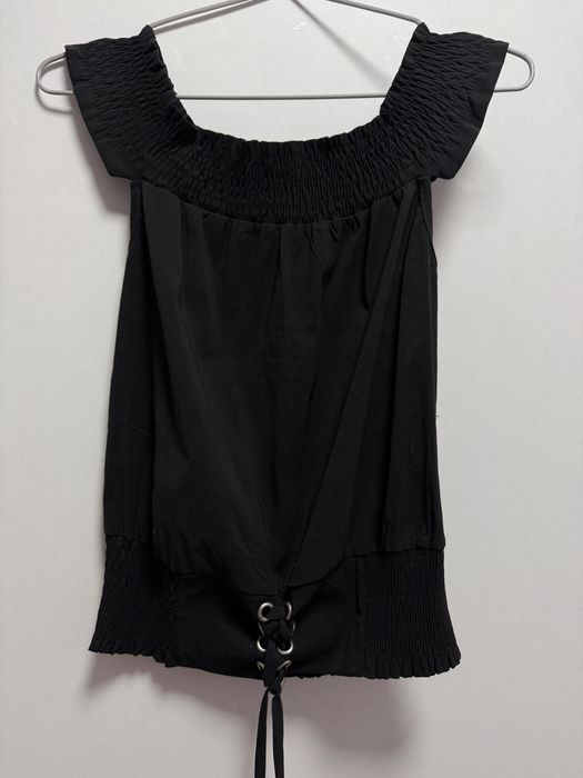 4 атрактивни потници и тениски