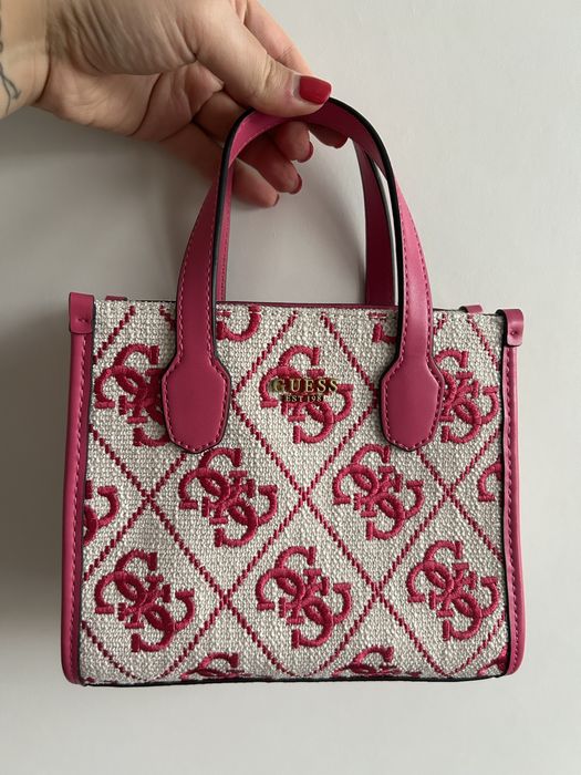 Малка дамска чанта Guess