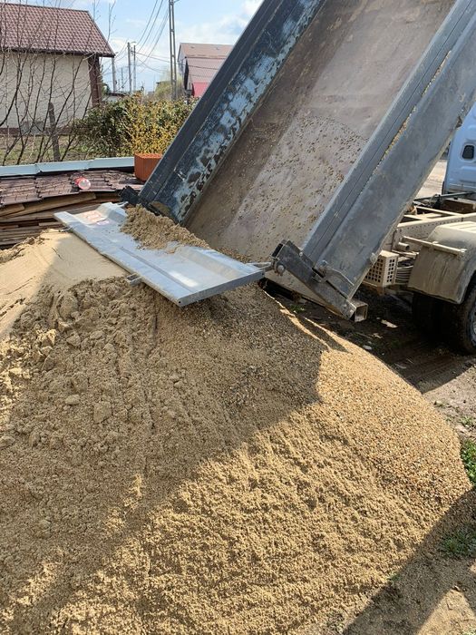 Vând Nisip Balastru 1-5MC