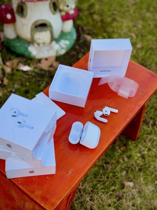 Casti Airpods 4 Sigilate