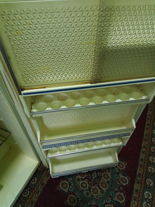 Продаётся холодильник Минск 12Е.В хорошем состоянии - работает. Мороз.