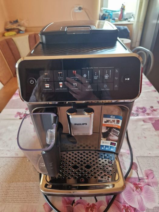 Vând espressor automat Philips S3300 LatteGo