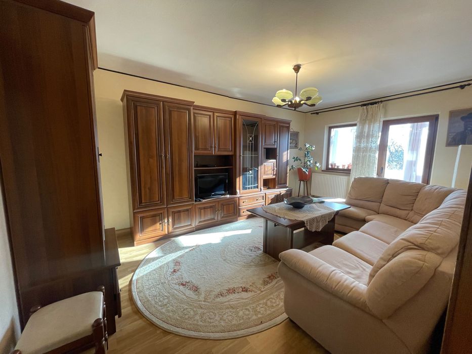 Inchiriez ap 3 camere decomandate in centru