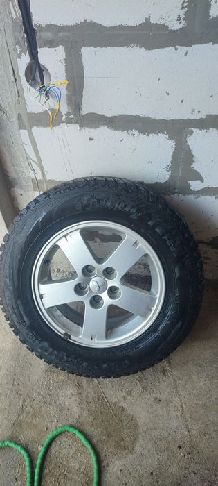 Зимние шины с дисками R16 215/70