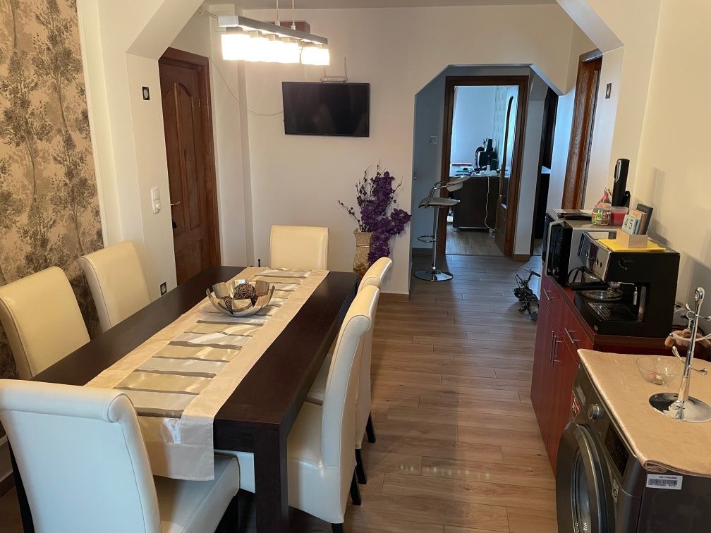 Vand apartament 3 camere