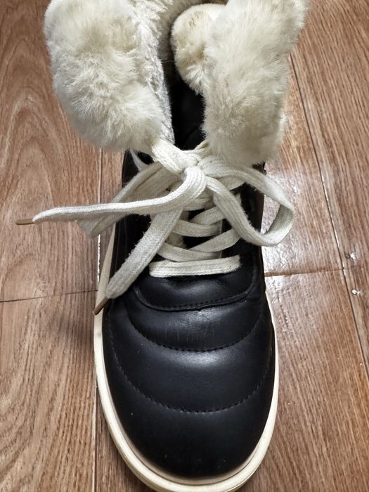 Продам ботинки зимние женские