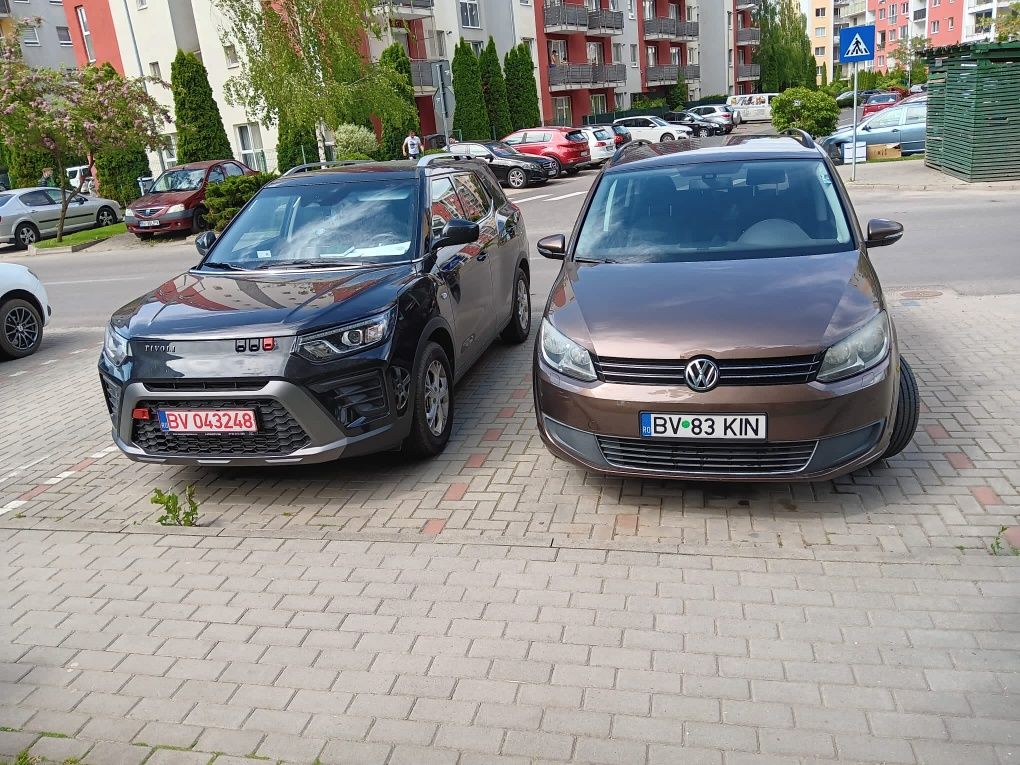 Volkswagen Touran 7 locuri, 2 L TDI