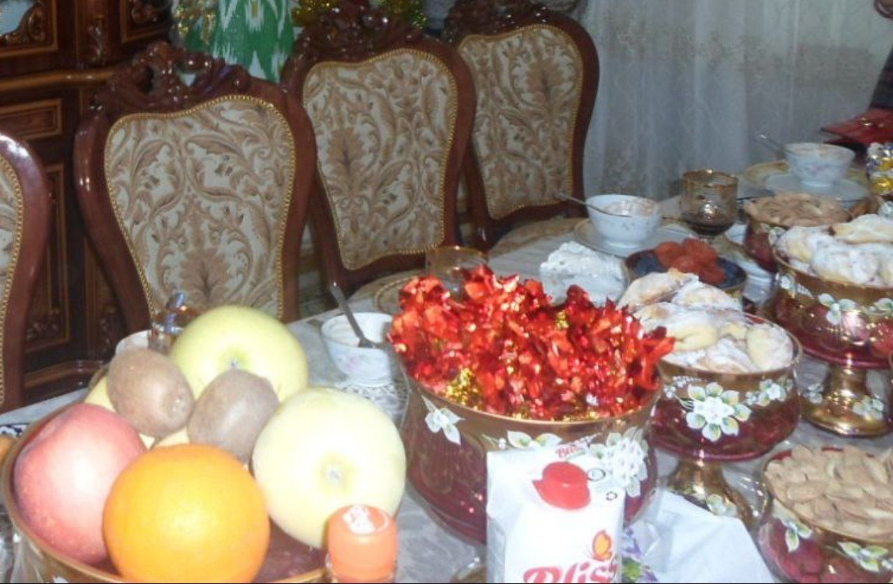 Стол и стулья 12 штук