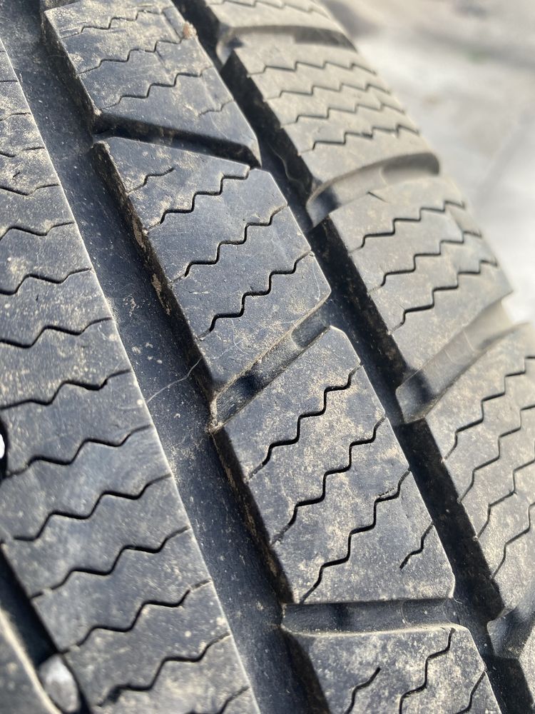 Продавам 4 броя зимни гуми 225/65R17