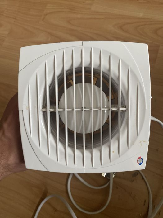 Ventilator mic Vents - aerisire baie debara spatii inchise