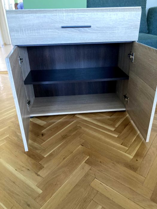 Два шкафа в отлично състояние – 80×75×35 см и 55×195×35 см