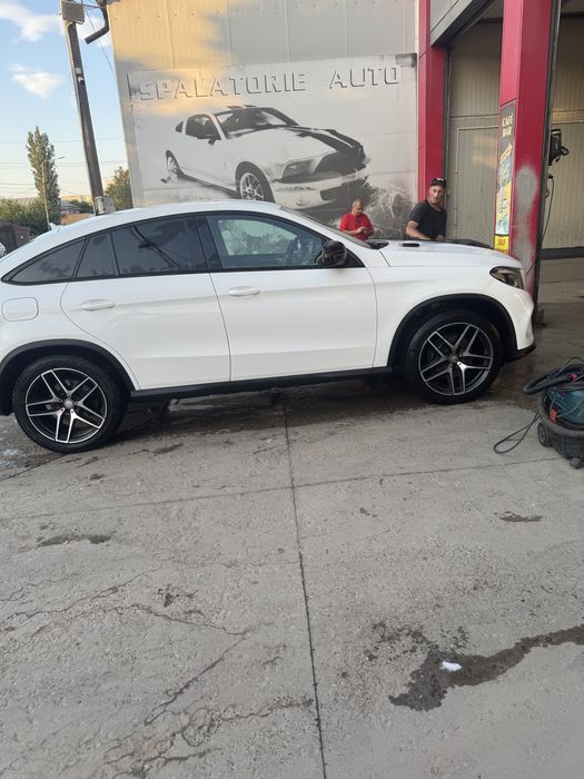 Vand Mercedes GLE coupe 350 4 matic impecabil