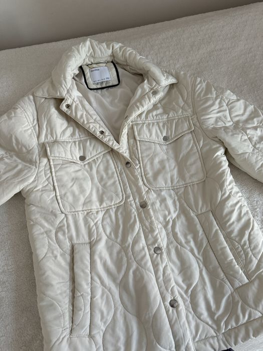 Продается весеняя Куртка Bershka