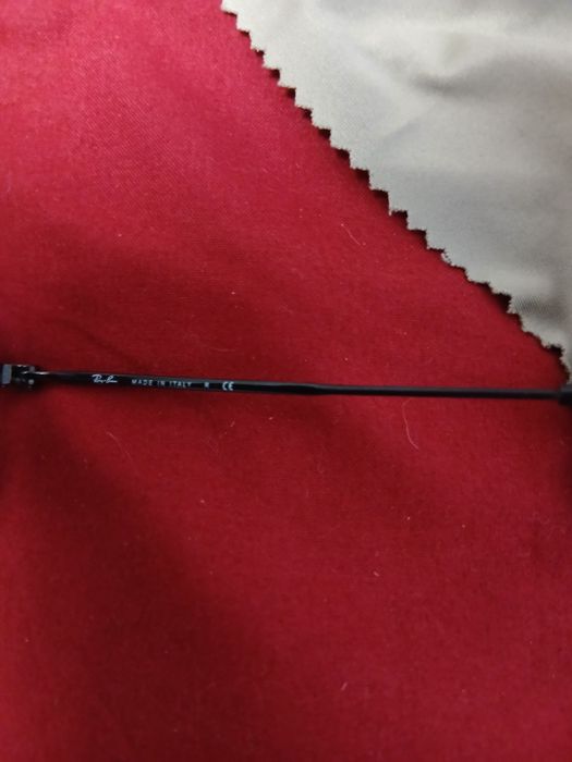 Vând ochelari de soare