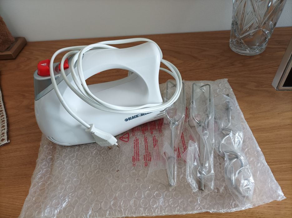 Продавам чисто нов миксер !