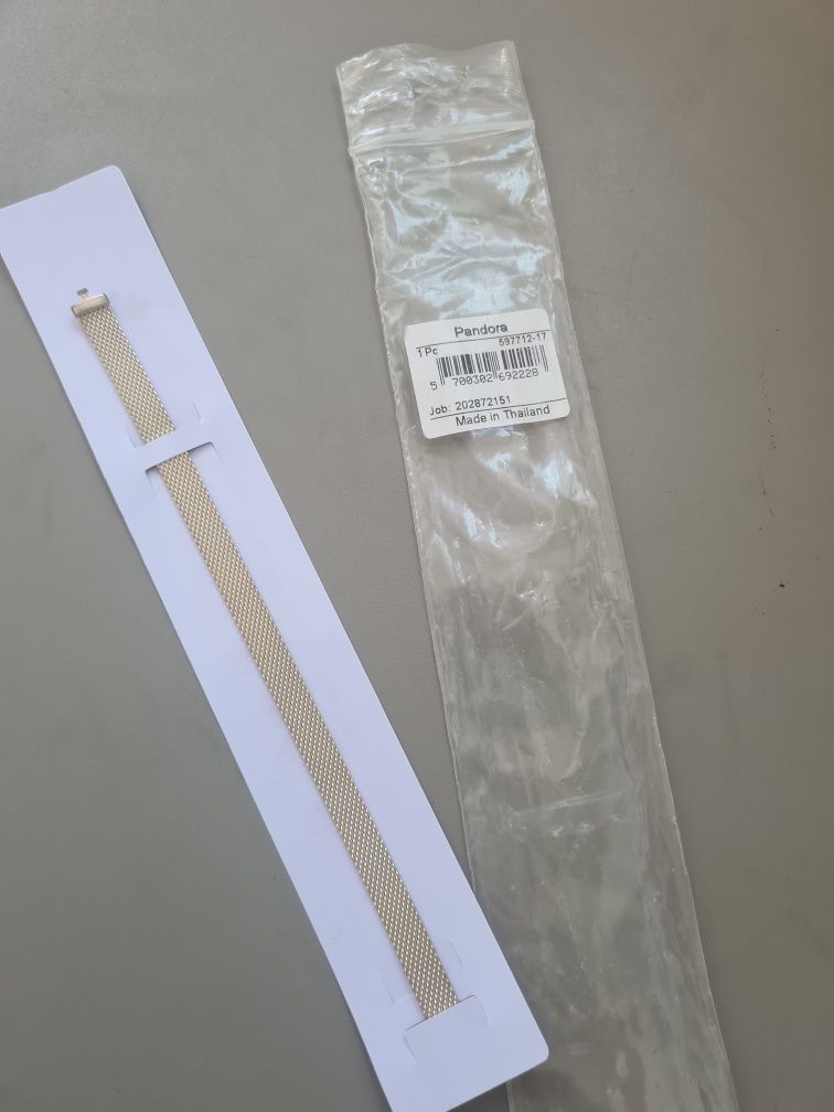 Brățară stilata de la marcaPandora,
fabricata di