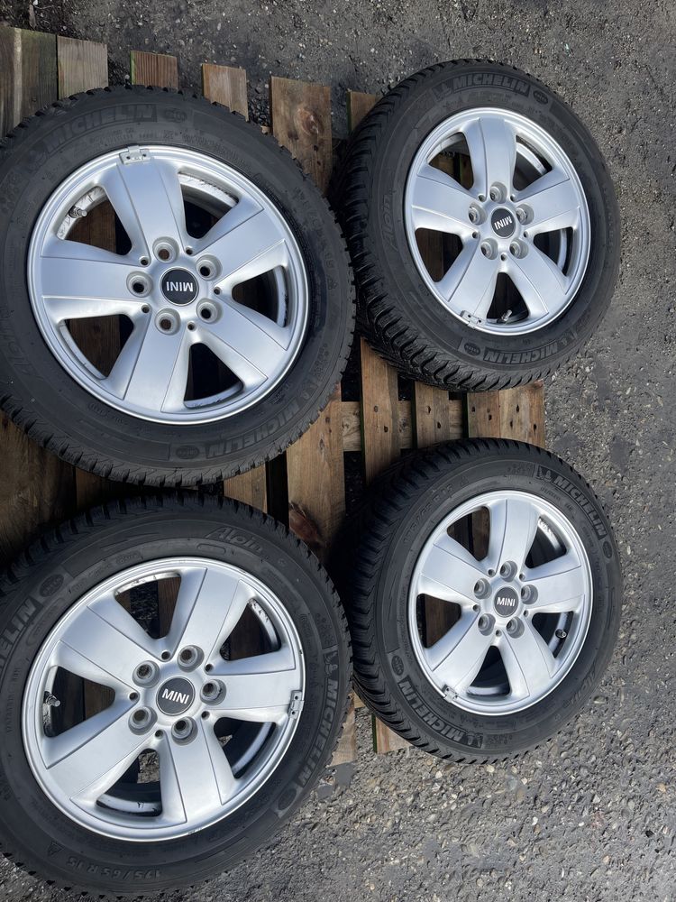 Set de 4 jante pentru Mini Cooper R 15 cu anvelope de iarna Michelin