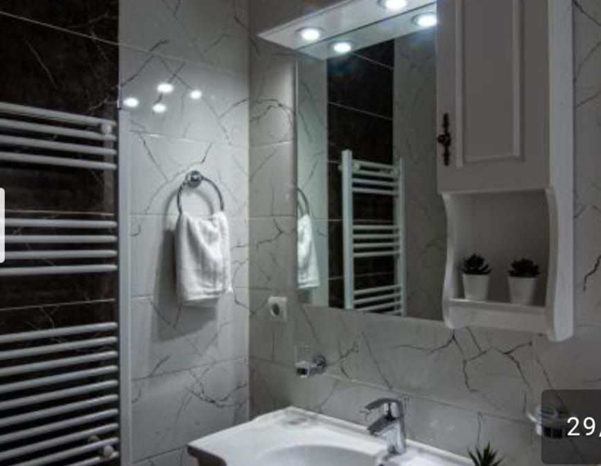 Proprietar inchiriez apartament 2 camere in Statiunea Mamaia Butoaie