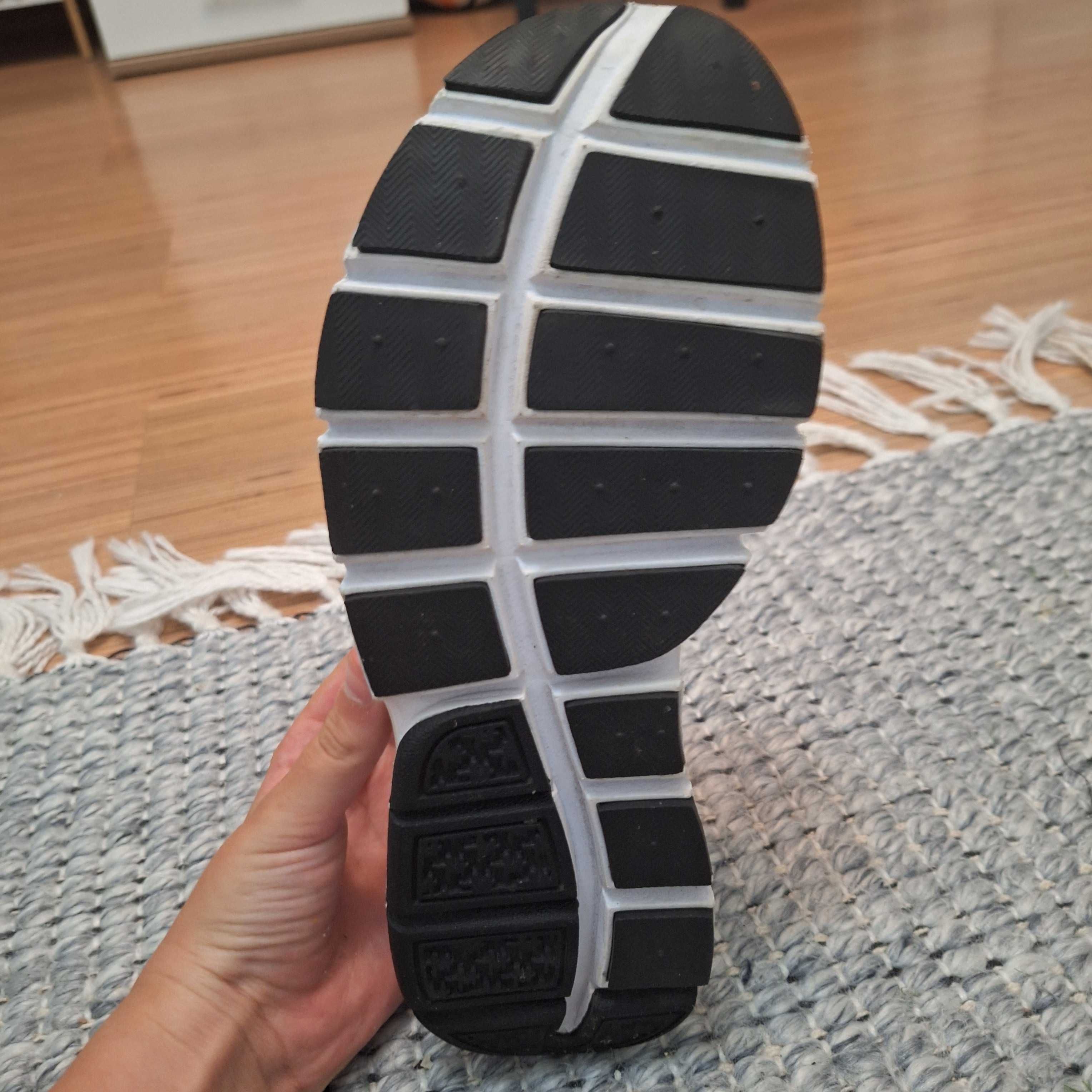 Летни обувки (nike sock Dart Metro Grey)