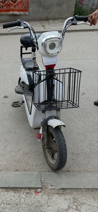 De vanzare scuter electric functional fff bn bateri noi mai mlt la tel