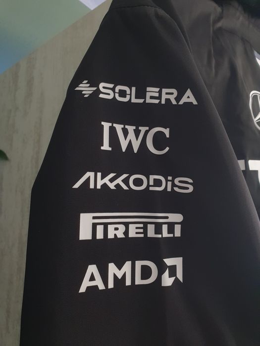 Яке Tommy Hilfiger AMG Petronas F1