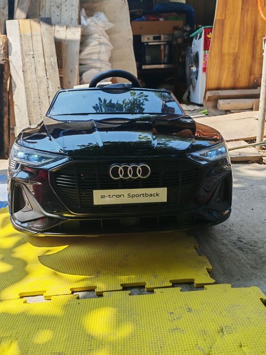 Audi pentru copiii cu acumulator și consola