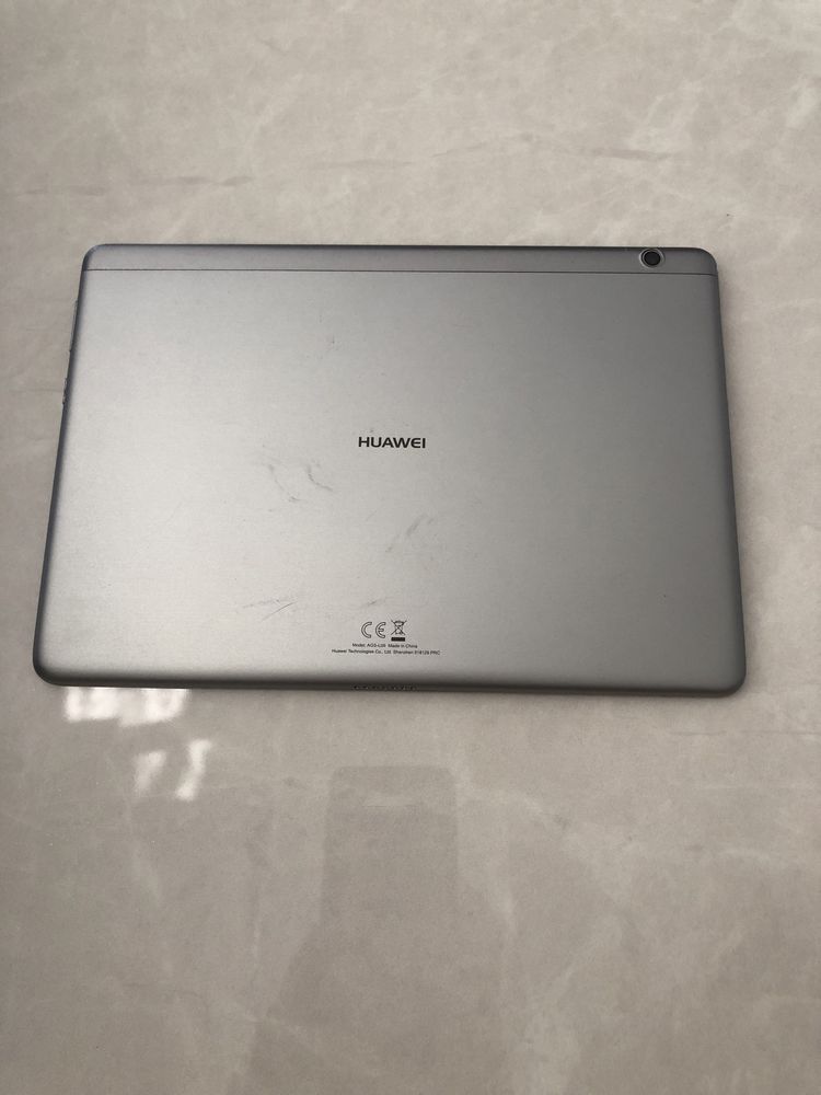 Таблет HUAWEI AGS-L09 с калъф