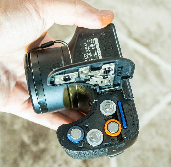 Sony DSC H-100 (camera foto Bridge cu zoom optic 21 X)