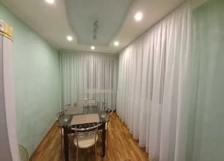 Дава се под наем Двустаен апартамент в София, Център - 55 кв.м за 382.5 € - Снимка #2