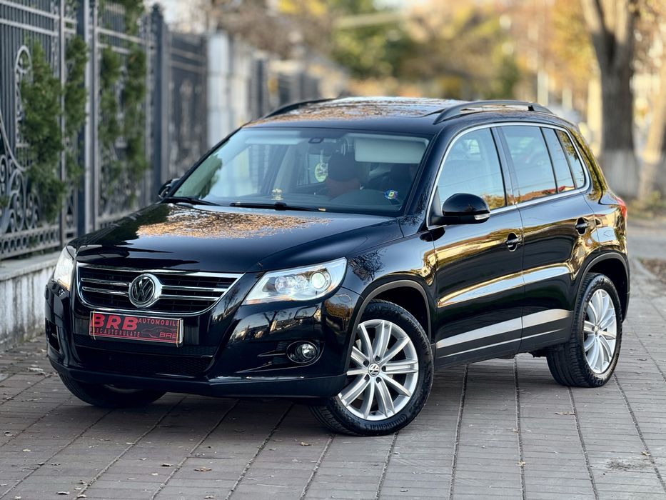 • Volkswagen Tiguan 2011 • 2.0 Diesel / 4x4 / Parc Auto • Rate •