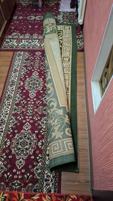 Gilam holati yahwi eni 2.5 ga uzunligi 3.5 srochna aybi yoq