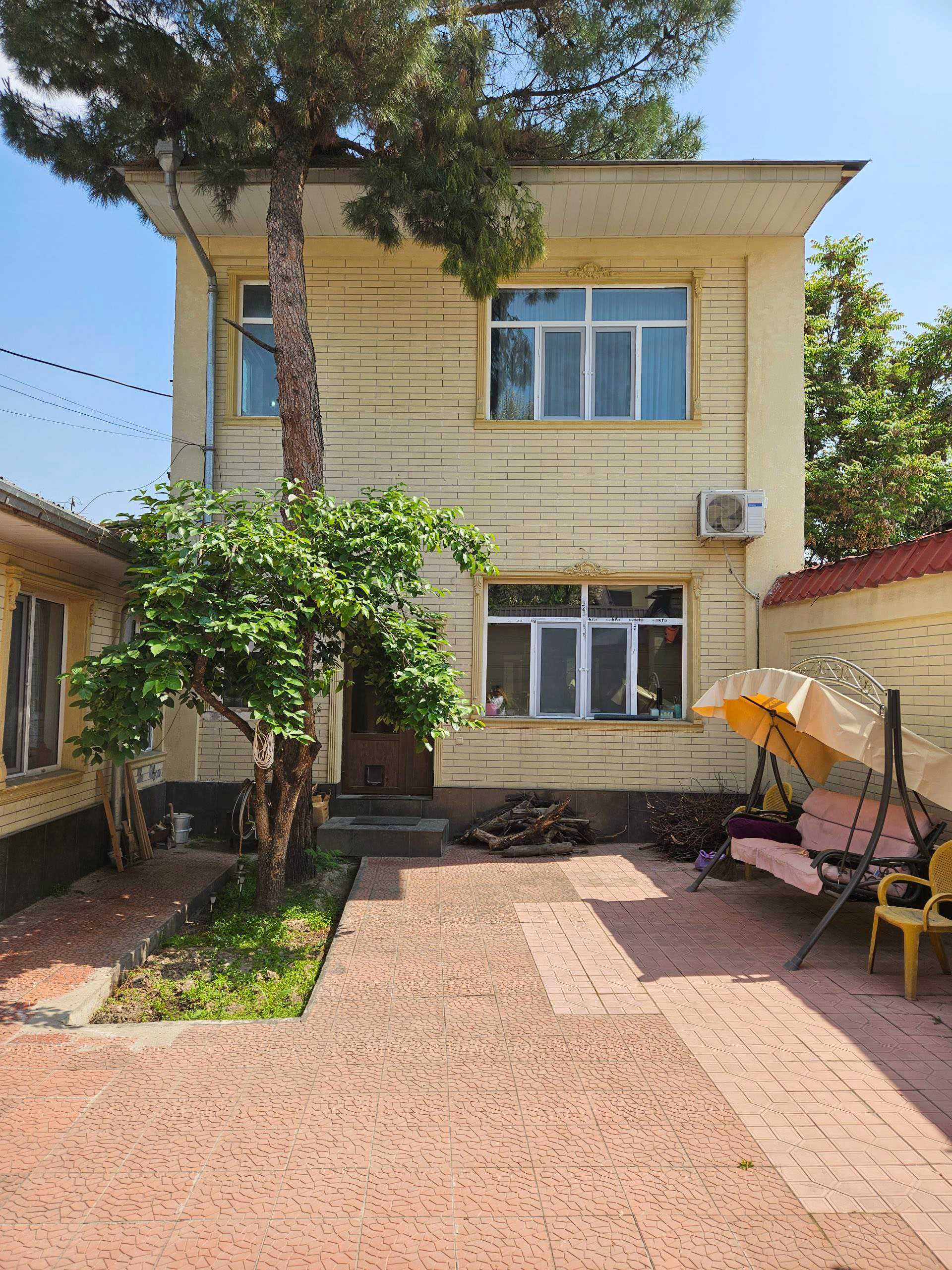 Азербайджанский центр. Продается дом 150 кв.м., земля - 2,8 сотки