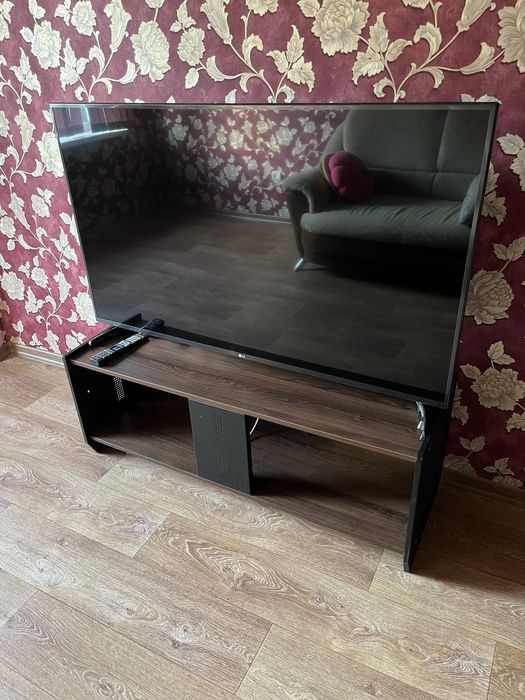 Продам 2  тумбы под тв