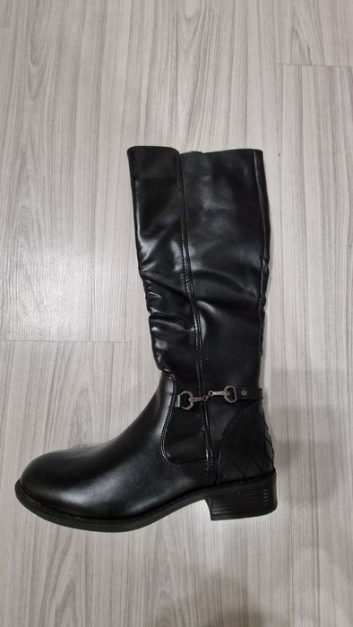 Дамски ботуши от едтествена кожа размер 38