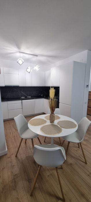De închiriat apartament cu 2 camere la Shopping city cu loc de parcare