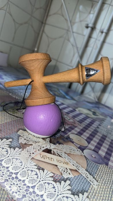 Kendama Krom Pop Mov Sticky