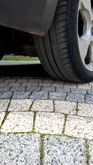 Set 4 anvelope 235/45r18 vara