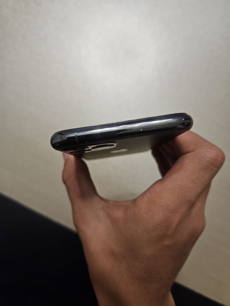 Iphone 11 pro в хорошем состоянии с коробкой