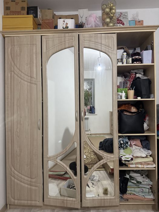 Отдам даром шкаф тумбочка