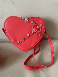 Червена дамска чанта-сърце