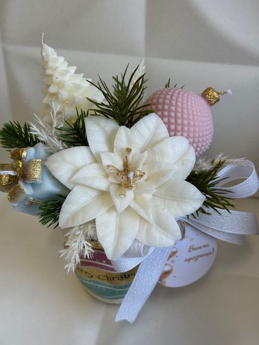 Коледна аранжировка са ароматни соеви свещи