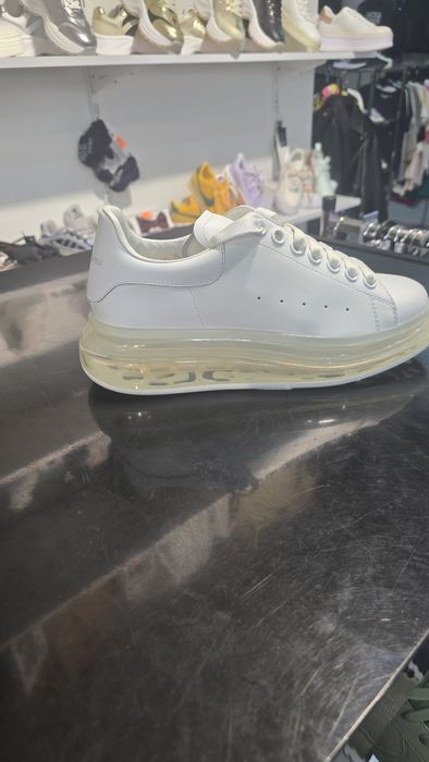 Tenesi Alexander McQueen