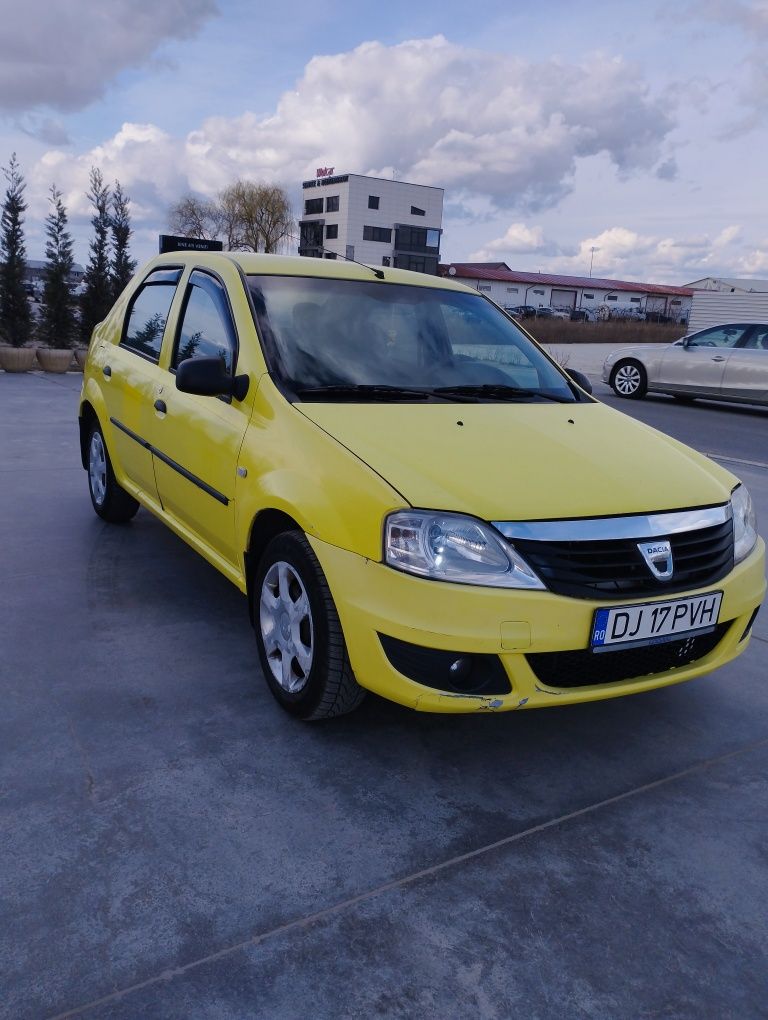 Vând Dacia Logan 2012
