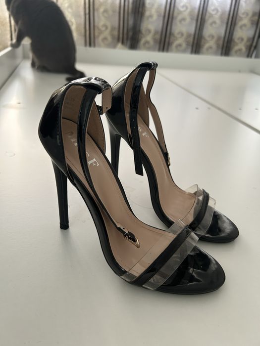 Элегантные женские туфли на высоком каблуке